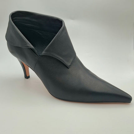 Lola Cruz 065T14BK low cut shoe boot