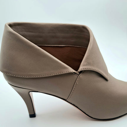 Lola Cruz 065T14BK low cut shoe boot