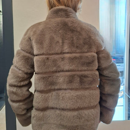 Estheme. WES25065HF faux fur jacket