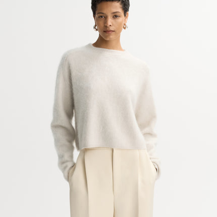 SOFT GOAT brushed cashmere crew neck knit Chalk