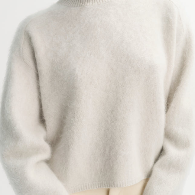 SOFT GOAT brushed cashmere crew neck knit Chalk