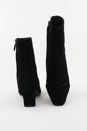 Lola Cruz 029T30BK square heel suede ankle boot black