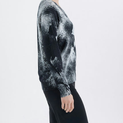HIGH Amuse floral v neck knit. black/white floral and lilac floral