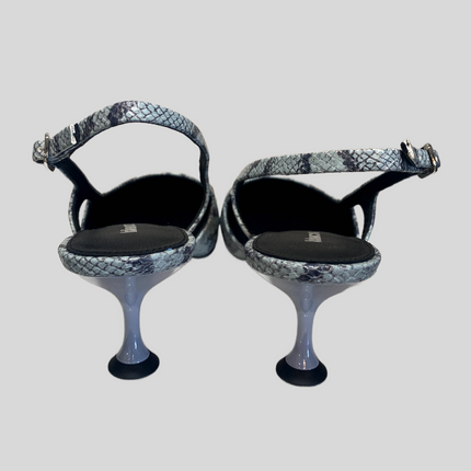 Lola Cruz  015Z99BK Slingback kitten heel