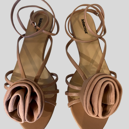 Lola cruz 111Z14BK rosette sandal