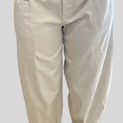 Transit 0247 trousers barrel cotton with patch pockets beige/sand